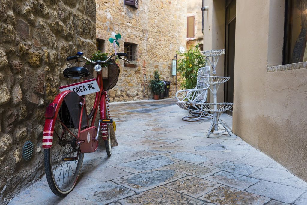 scenic drive Tuscany Pienza