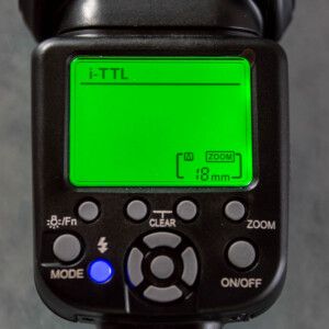 Displayanzeige des Blitzes mit TTL-Einstellung